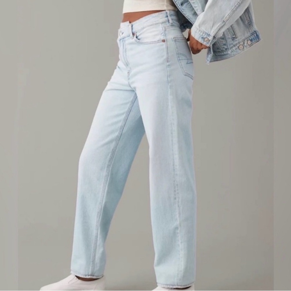 AE Strigid Highest Waist Crossover
Baggy Straight Jean